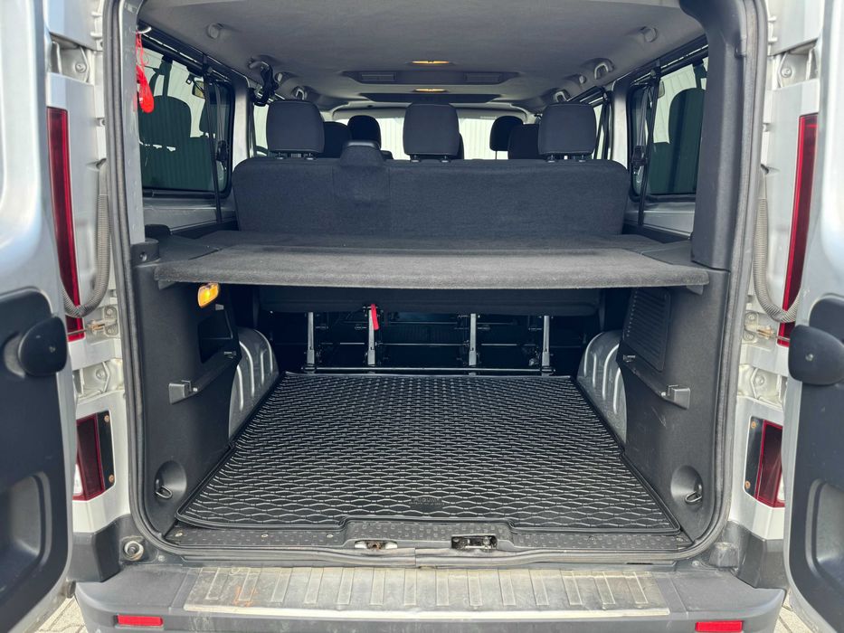 Wynajem Wypożyczalnia Samochodów Osobowych Renault Trafic 9 osobowy BUS