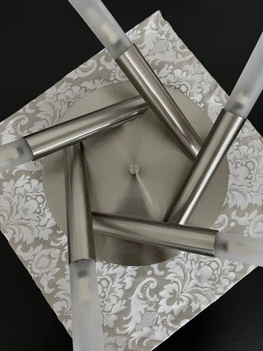 Candeeiro teto + mesa cabeceira