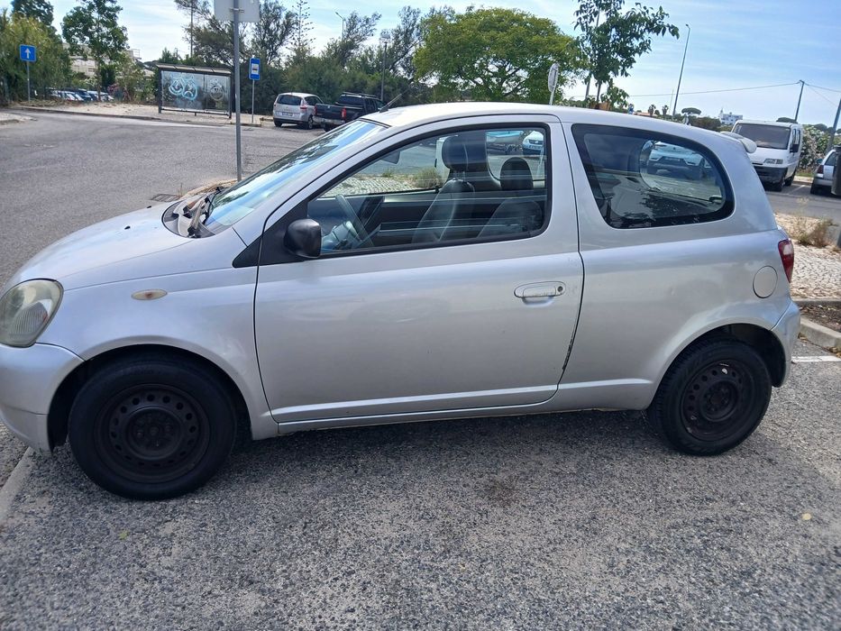 Toyota Yaris 1.0 (5 lugares)