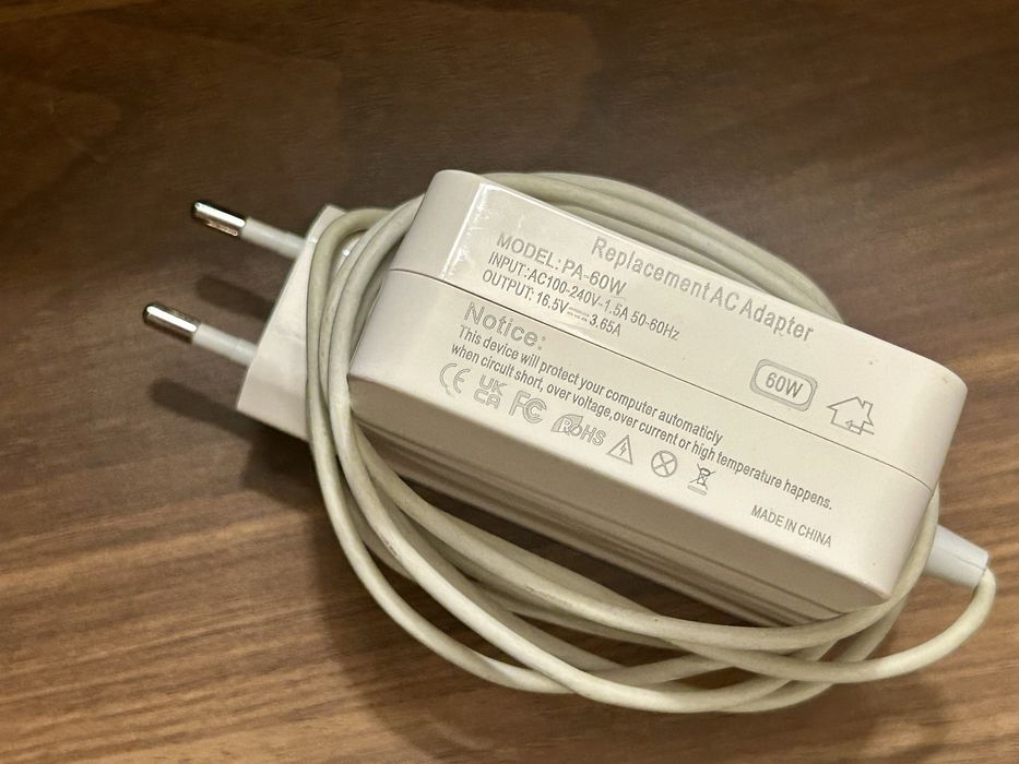 MacBook Charger (Generic Brand) in Perfect Condition64739329171971123