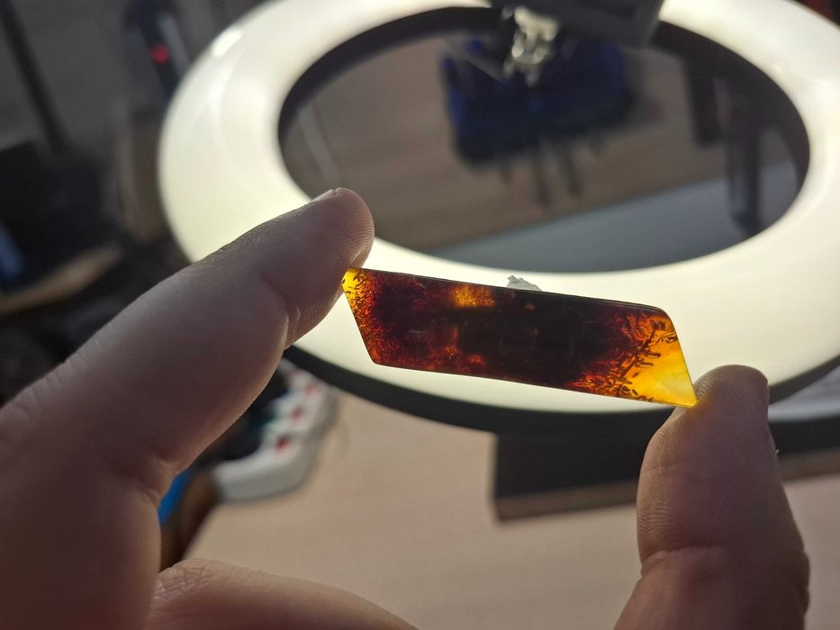 Trzy broszki bakelitowe - lata 60 XX wieku