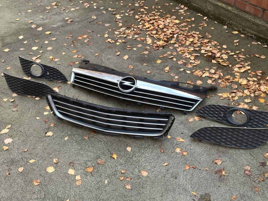 Opel Astra H нижні решітки бампера під туманки заглушки опель астра аш