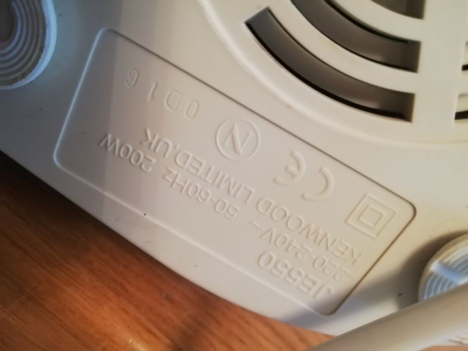 sokowirówka Kenwood JE 550 biała