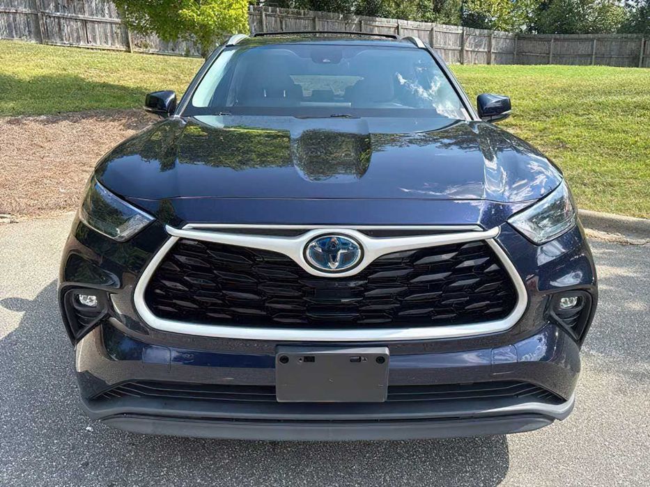 Toyota Highlander Hybrid      2022
