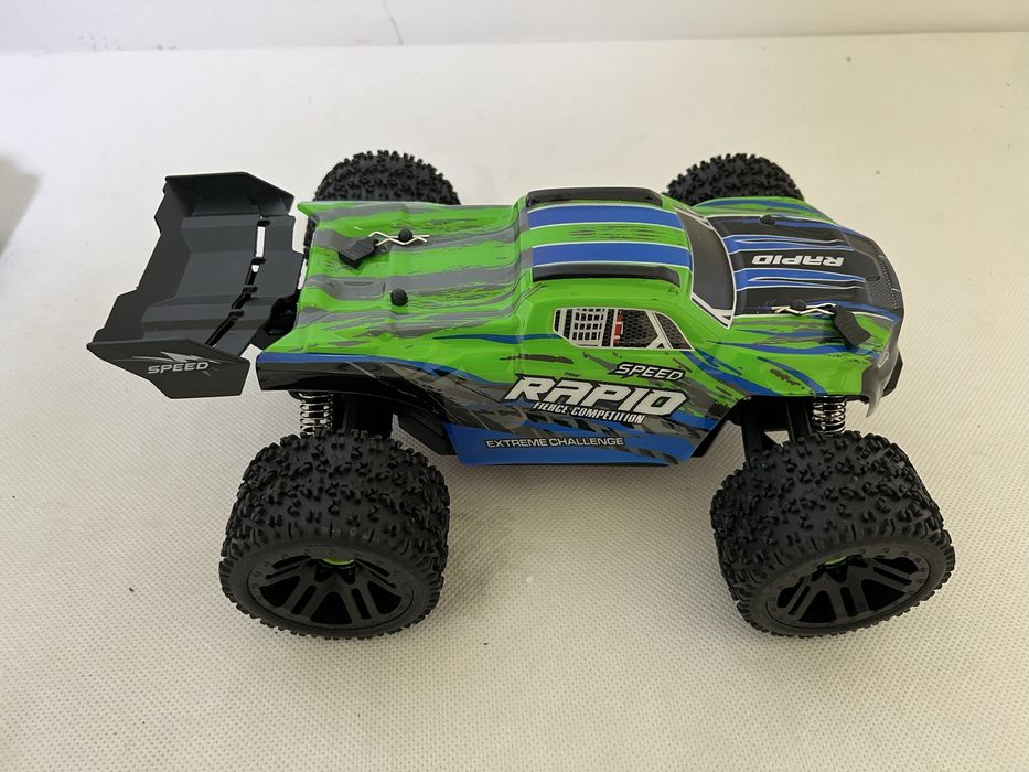 samochód Rapid 4x4 (Devotee V6) — moc i prędkość!