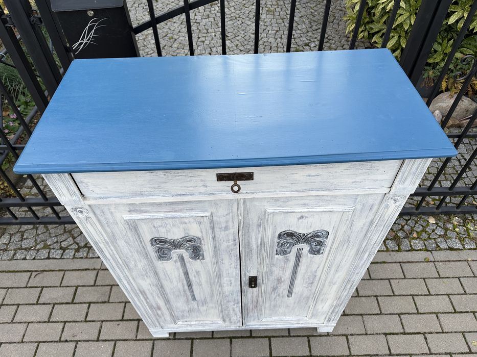 Komoda pensjonarka vintage bielona bieliźniarka