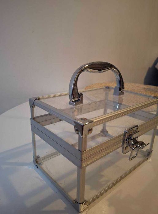 Kuferek na biżuterię/kosmetyki