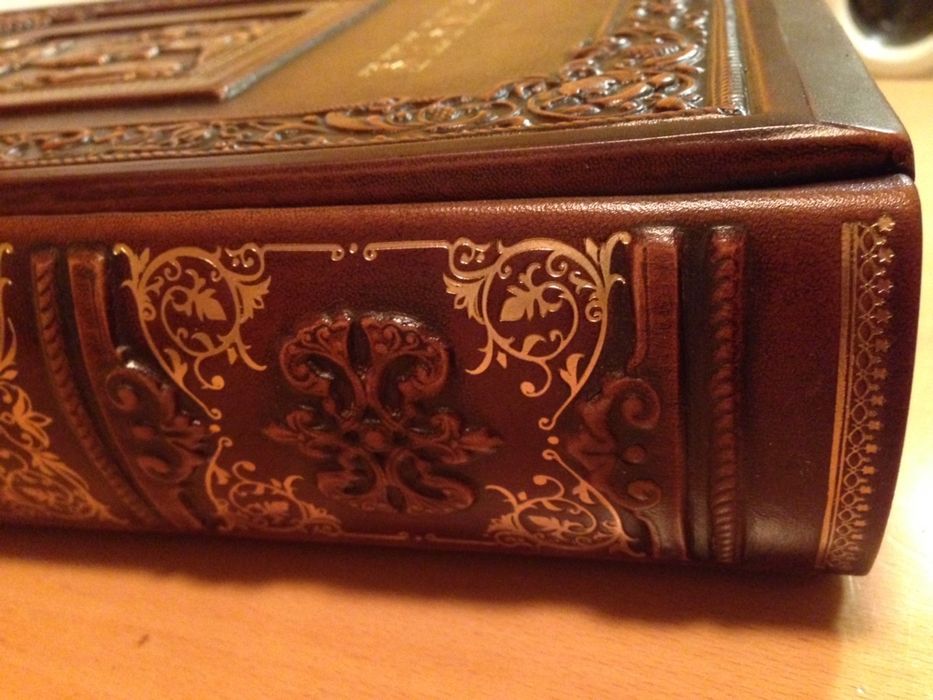 Библия с гравюрами Гюстава Доре.