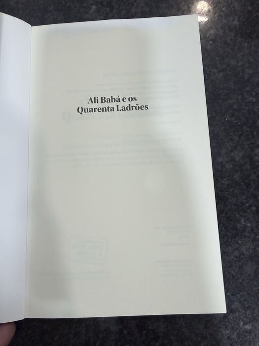 Livro “Ali Babá e os Quarenta Ladroes”