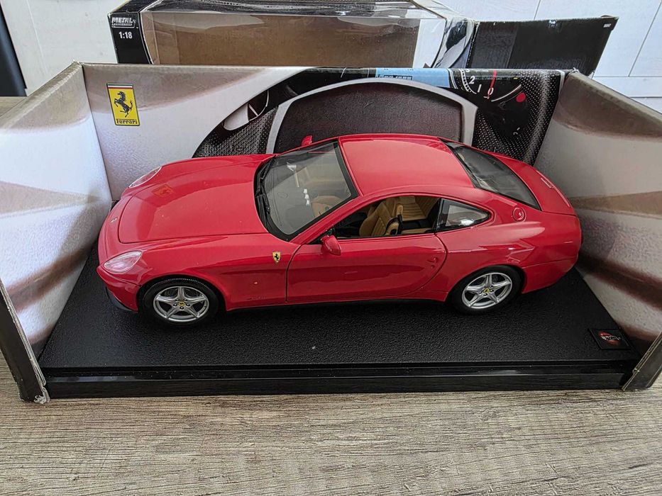 Ferrari 612 Scaglietti 1/18 Hot Wheels