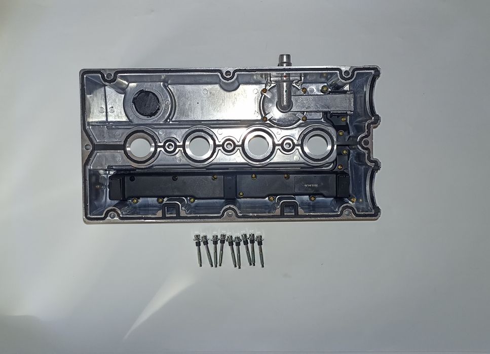 Крышка клапанов ГБЦ Z16XEP Z16XE1 OPEL Astra Zafira Meriva-A Vectra-C