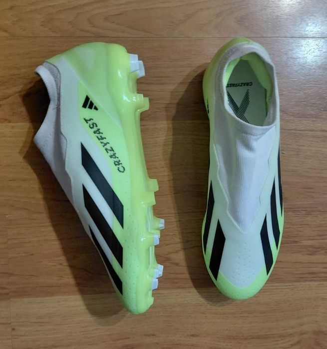 нові футбольні бутси Adidas X Crazyfast.3 Laceless