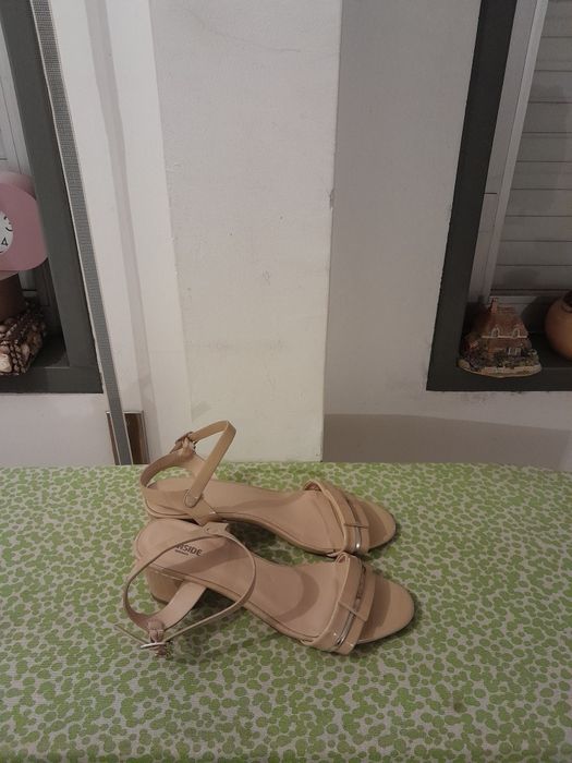 Vendo Sandálias de Senhora SEASIDE muito bonitas como novas