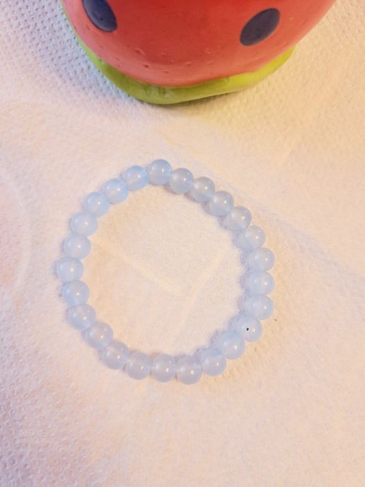 Bransoletka damska z naturalnych koralików.