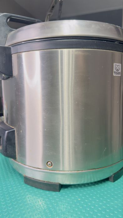 TIGER rice cooker/warmer