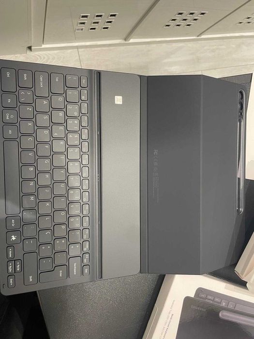 Capa com teclado para Samsung Galaxy Tab S10+, Tab S9+ e Tab S9 FE+