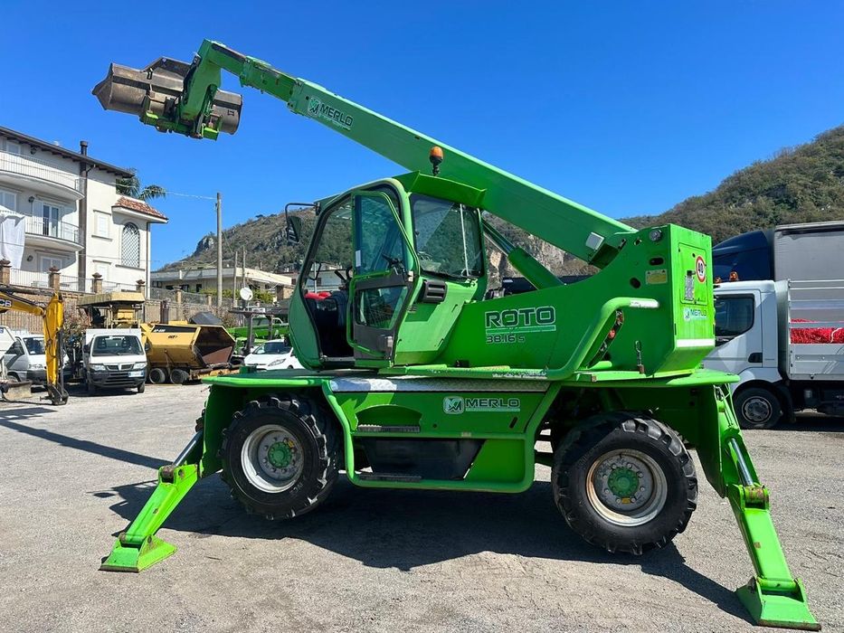 Продам телескопічний повноповоротний навнтажувач мерло 38.16.ROTO.