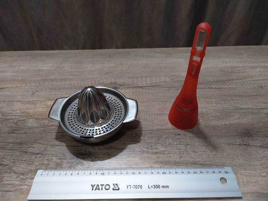 Zaparzacz do herbaty z klepsydrą + wyciskacz do cytrusów. NOWE