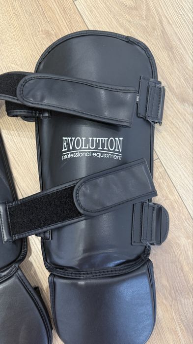 Ochraniacze na piszczele i stopy nagolenniki czarne kickboxing boks