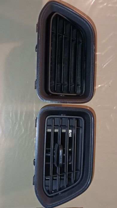 Срочно Продам крышку бардачка салона-Renaylt Master и диффузоры обдува