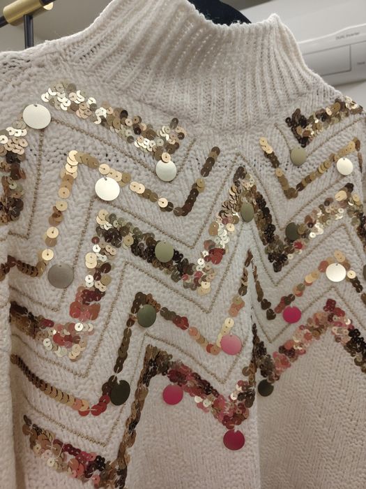 Sweter ze złotymi dodatkami Roz L