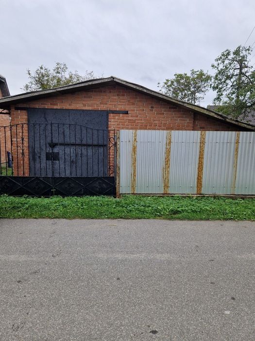 Продаж будинку у Дзвинячі