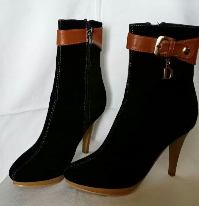 Продам женские ботинки