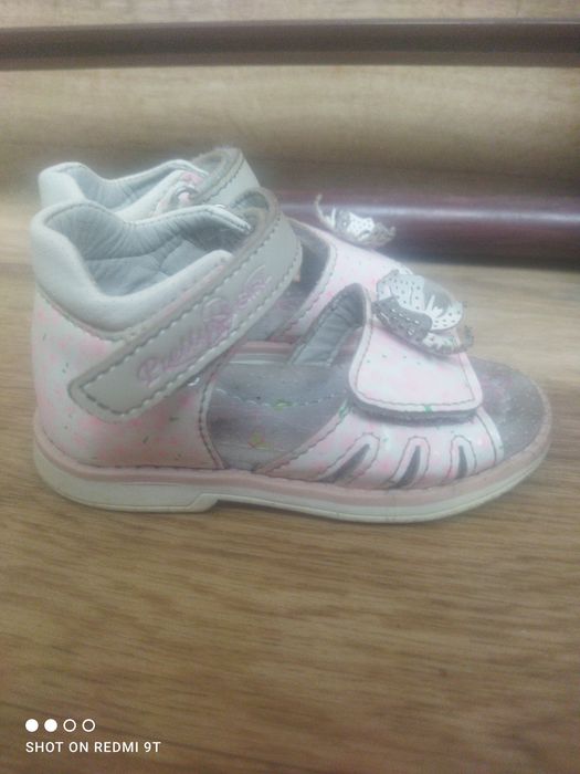 Дитяче взуття для дівчаток/ кросовки/ босоніжки
