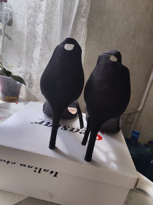 Босоніжки жіночі