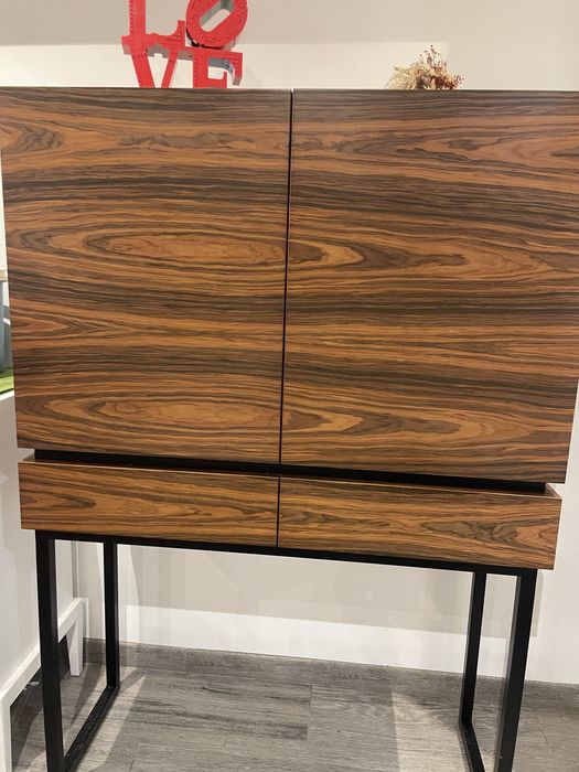 Mesa de jantar e movel garrafeira