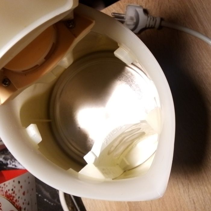 Продам электрочайник Philips