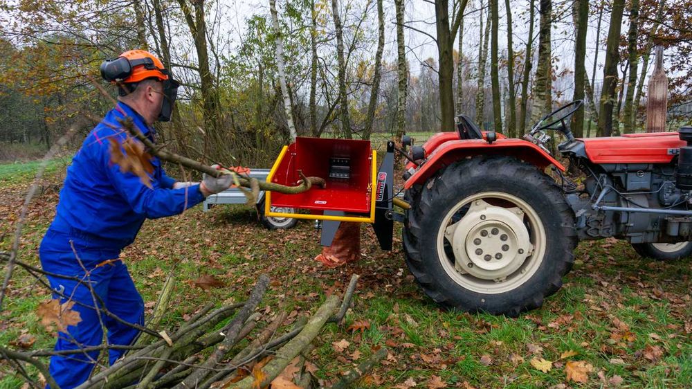 Rębak ciągnikowy walcowy Remet R-100
