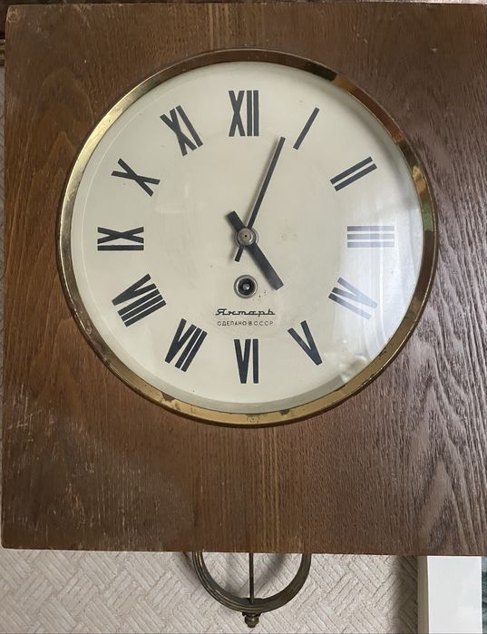 Часы настенные с маятником