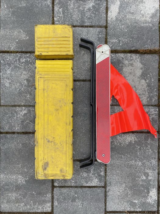 Trojkat ostrzegawczy samochodowy sprawny