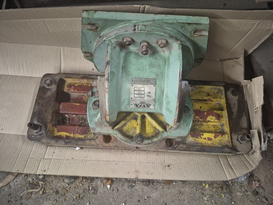 Долбежная голова 675  Синусный поворотный стол