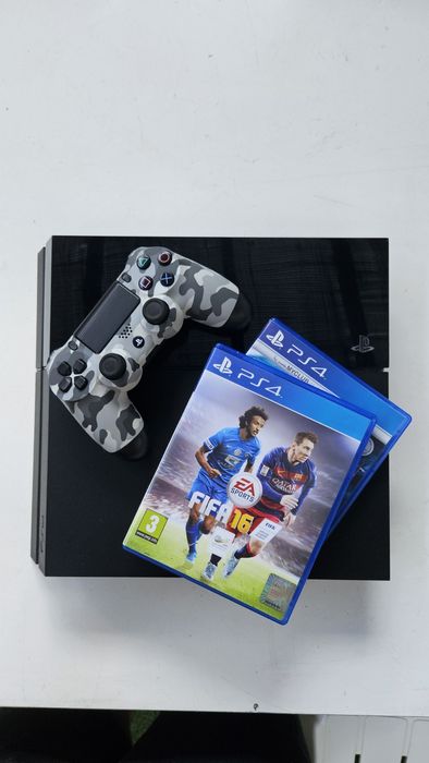 PlayStation 4 500GB + Comando Camuflado + 2 Jogos