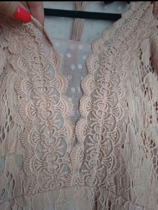 Sukienka koronkowa midi