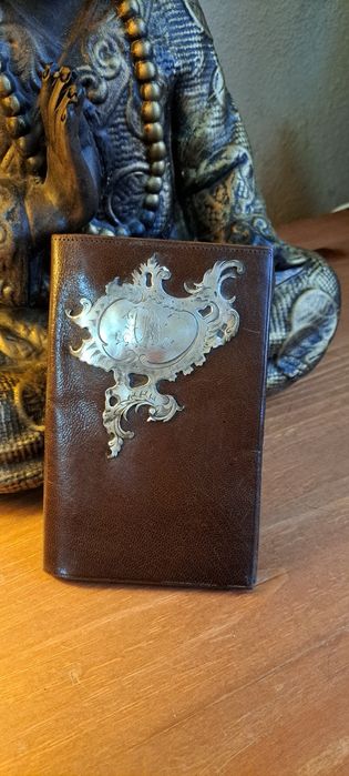 Carteiras vintage pele e prata.