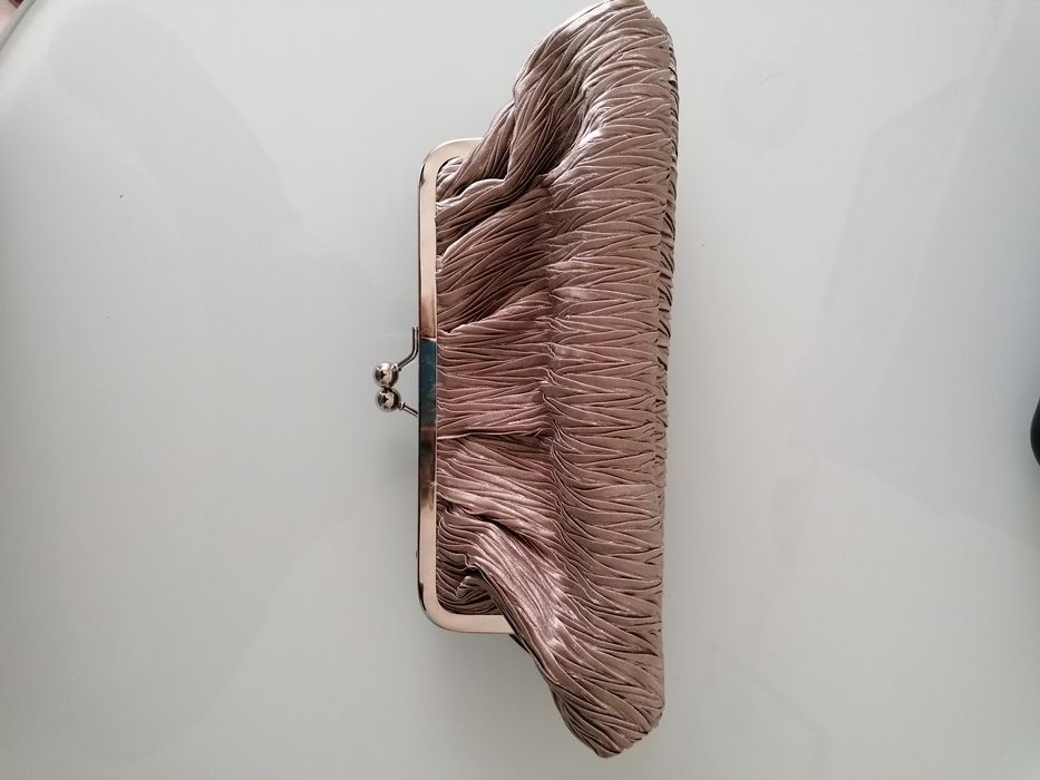 Used fanny pack once, in good condition, fabric with rhinestone closure64730154747010123