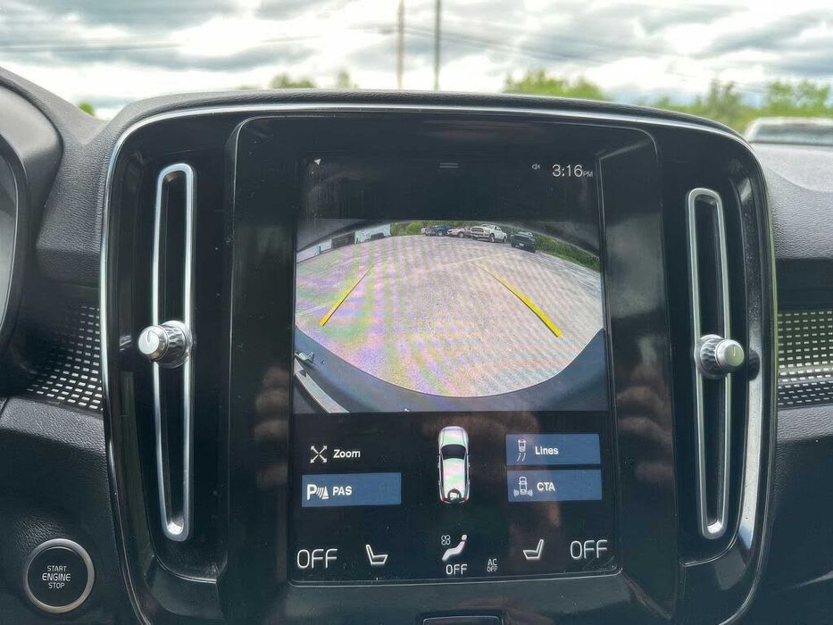 Volvo XC40      2021