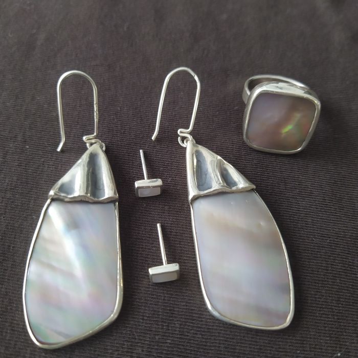 Artystyczny zestaw biżuterii srebrnej.