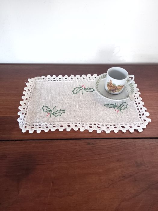 Naperons estopa azevinho bordado