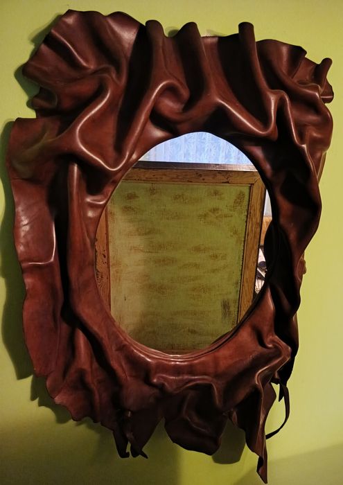 Lustro w skórzanej oprawie