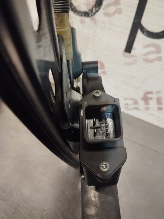 Elevador Vidros Frente Esquerdo OPEL ASTRA J 1.7 CDTI (68) (92 kW / 125 cv) [12.2009 - 10.2015] 1.7 CDTI (68) (92 kW / 125 cv) [12.2009 - 10.2015] - 9