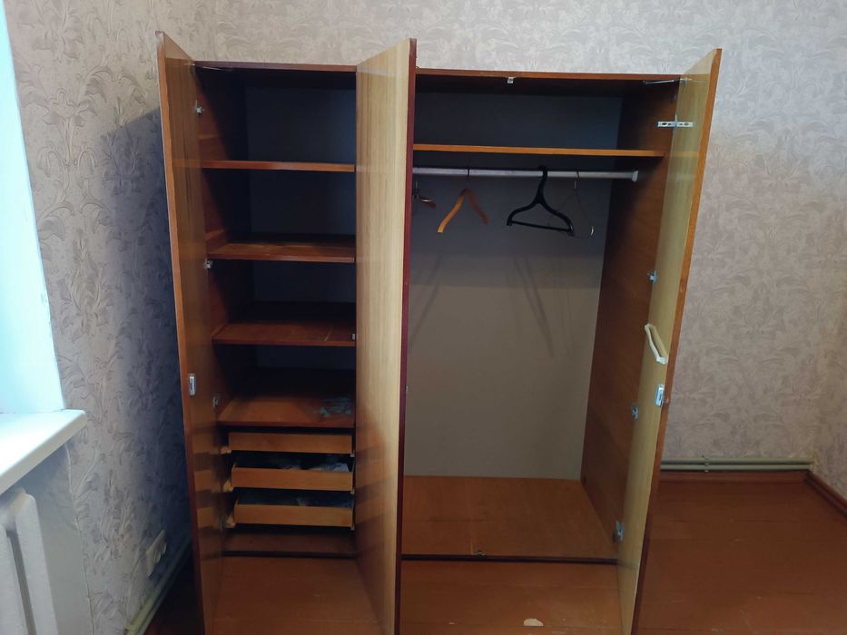 Шафа стара 3-х дверна