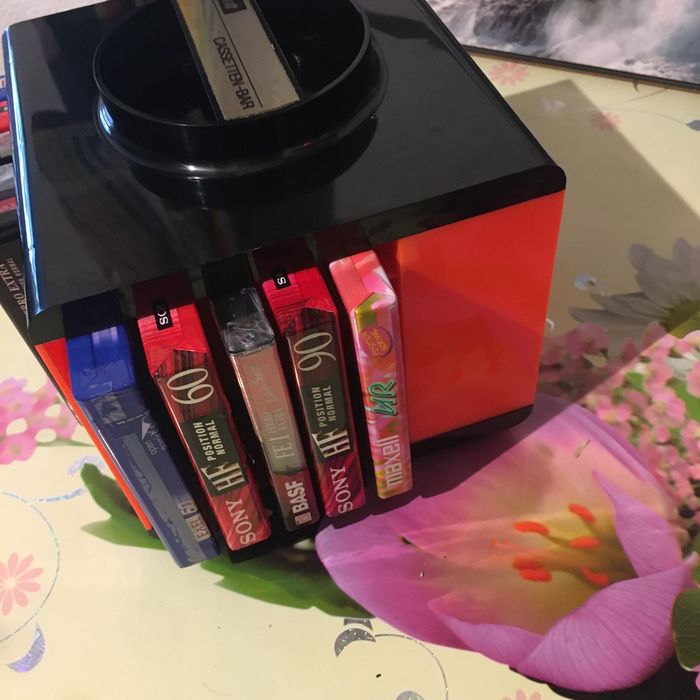Box do kaset audio marki SONOVOX, model Sono-Bar.