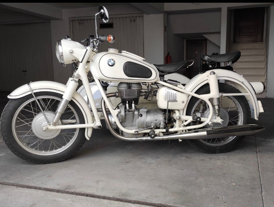 Mota clássica BMW R26 1959 e Sidecar