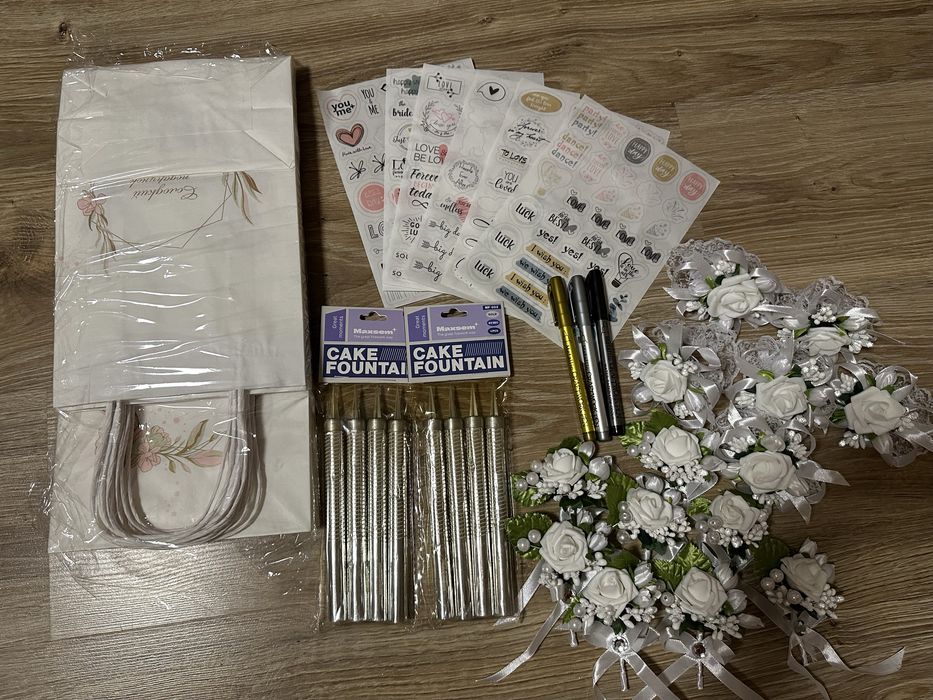 Весільна атрибутика: фонтанчики, бутоньєрки, таблички - все для свята!
