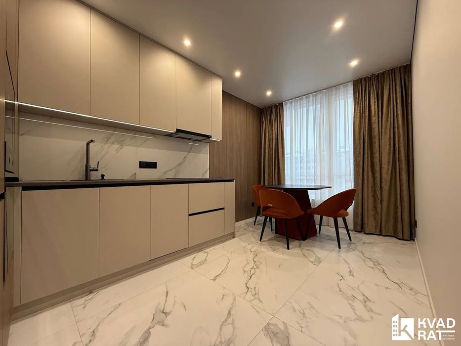 Квартира першої здачі в самрму центрі  1.5 кім