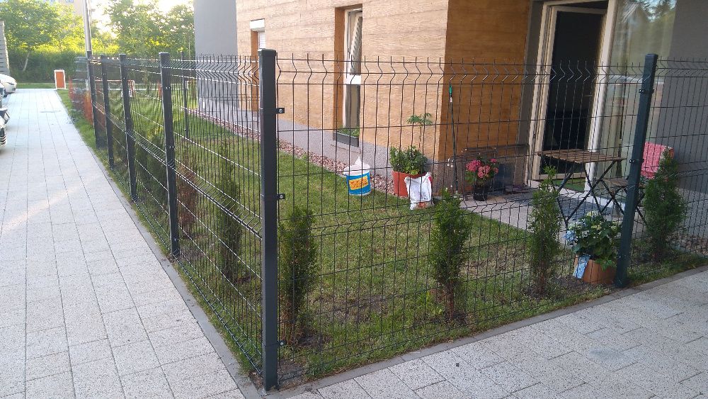 Montaż ogrodzeń panelowych, z siatki, likwidacja starego ,naprawa.